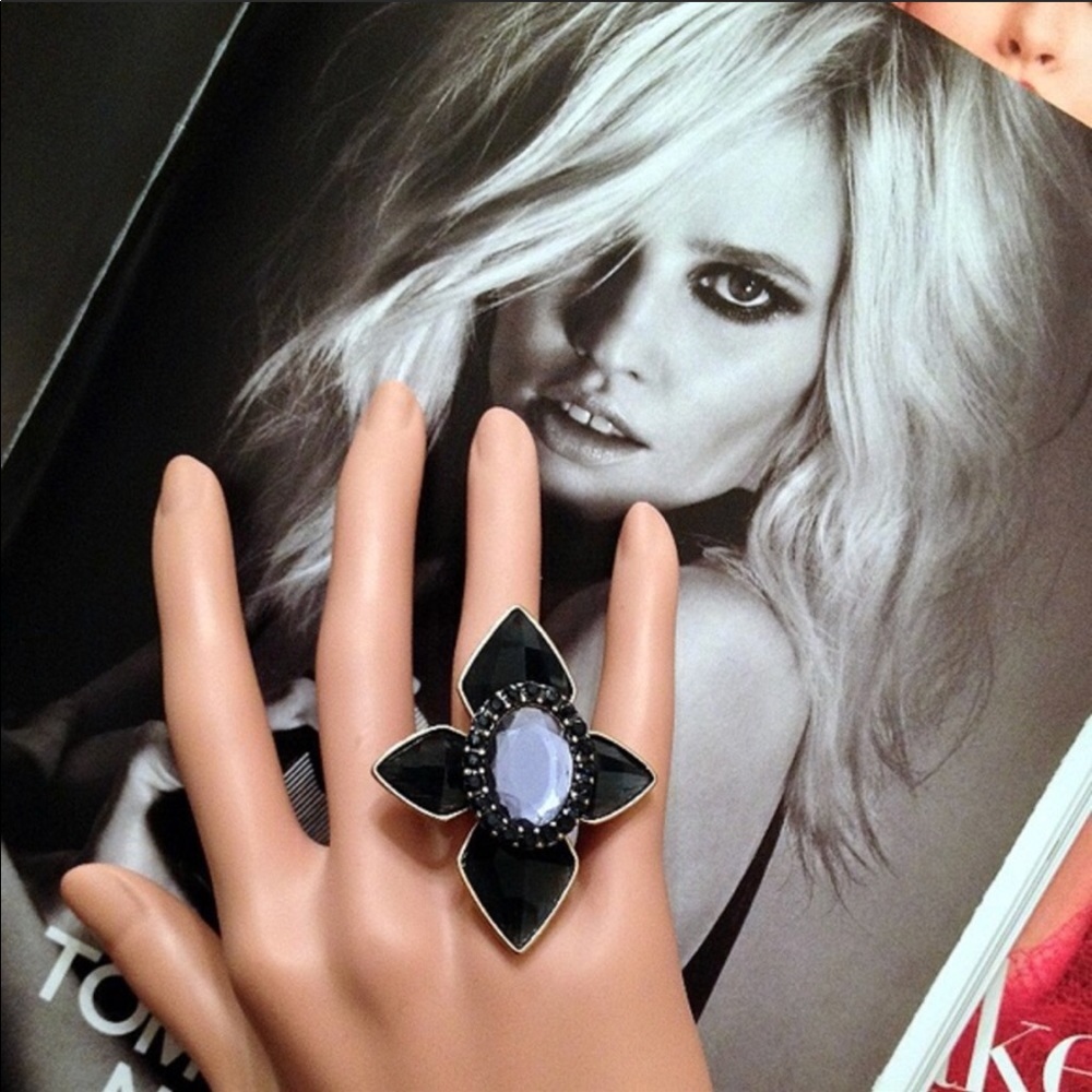 GORGEOUS FLOWER RING